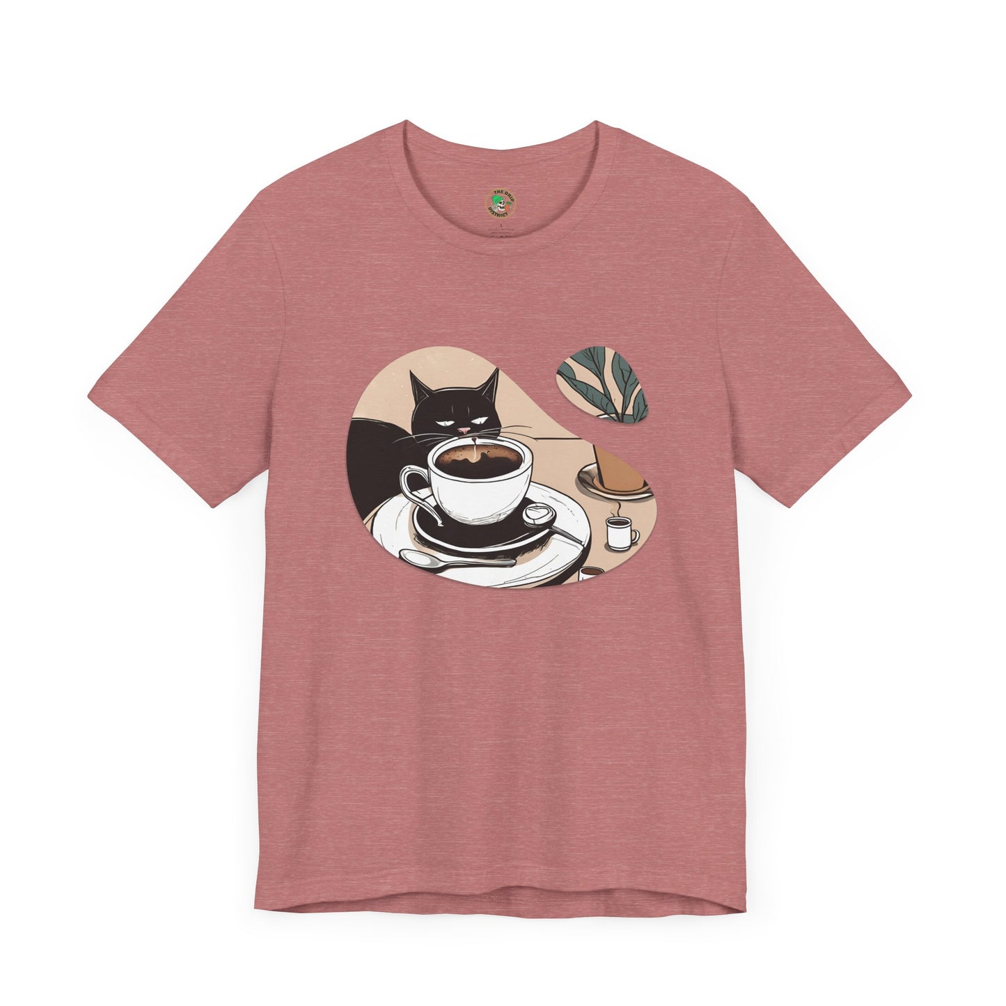 Camiseta con gato curioso y café