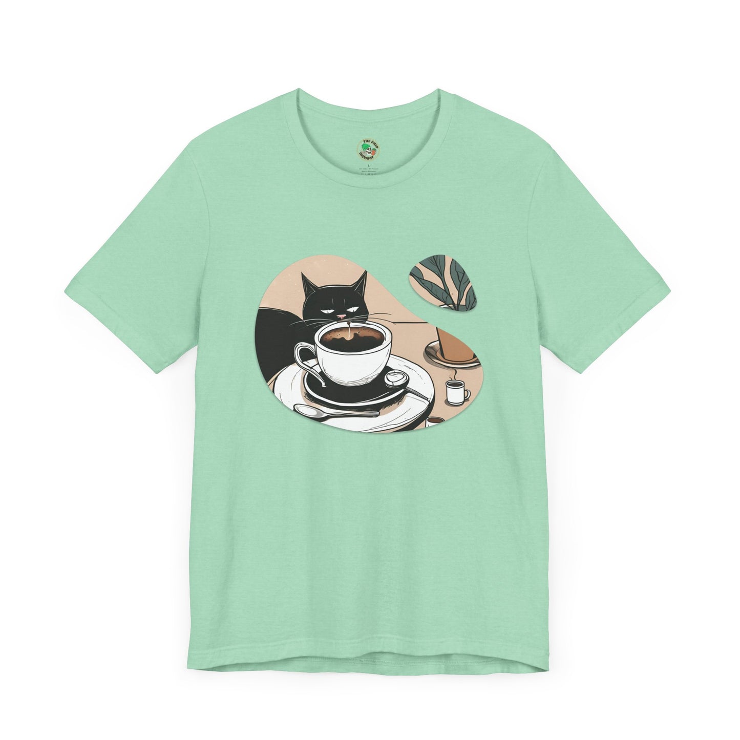 Camiseta con gato curioso y café