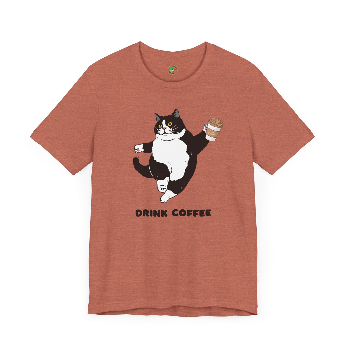 Camiseta con gato bailando bebiendo café