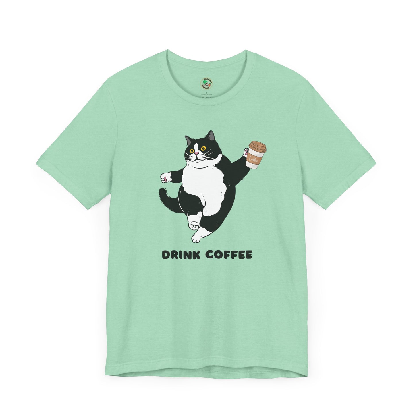 Camiseta con gato bailando bebiendo café