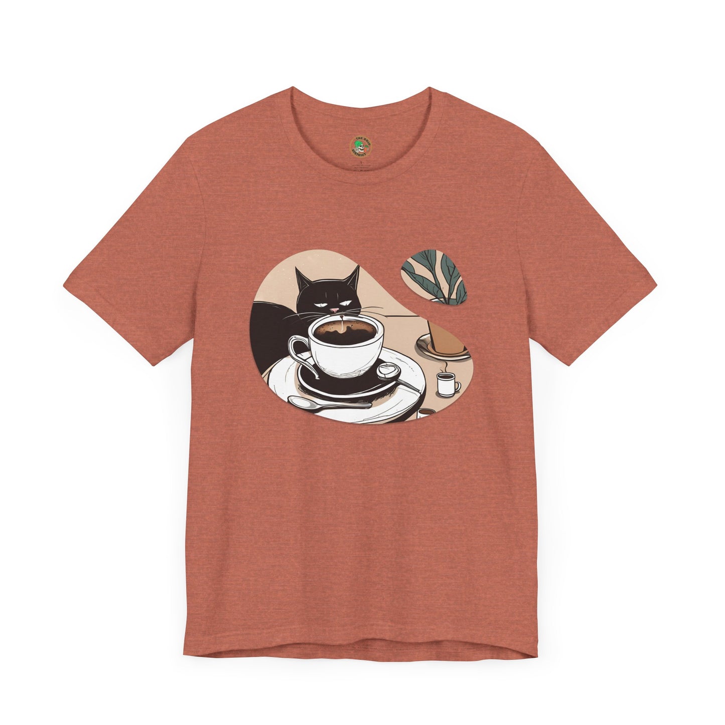 Camiseta con gato curioso y café