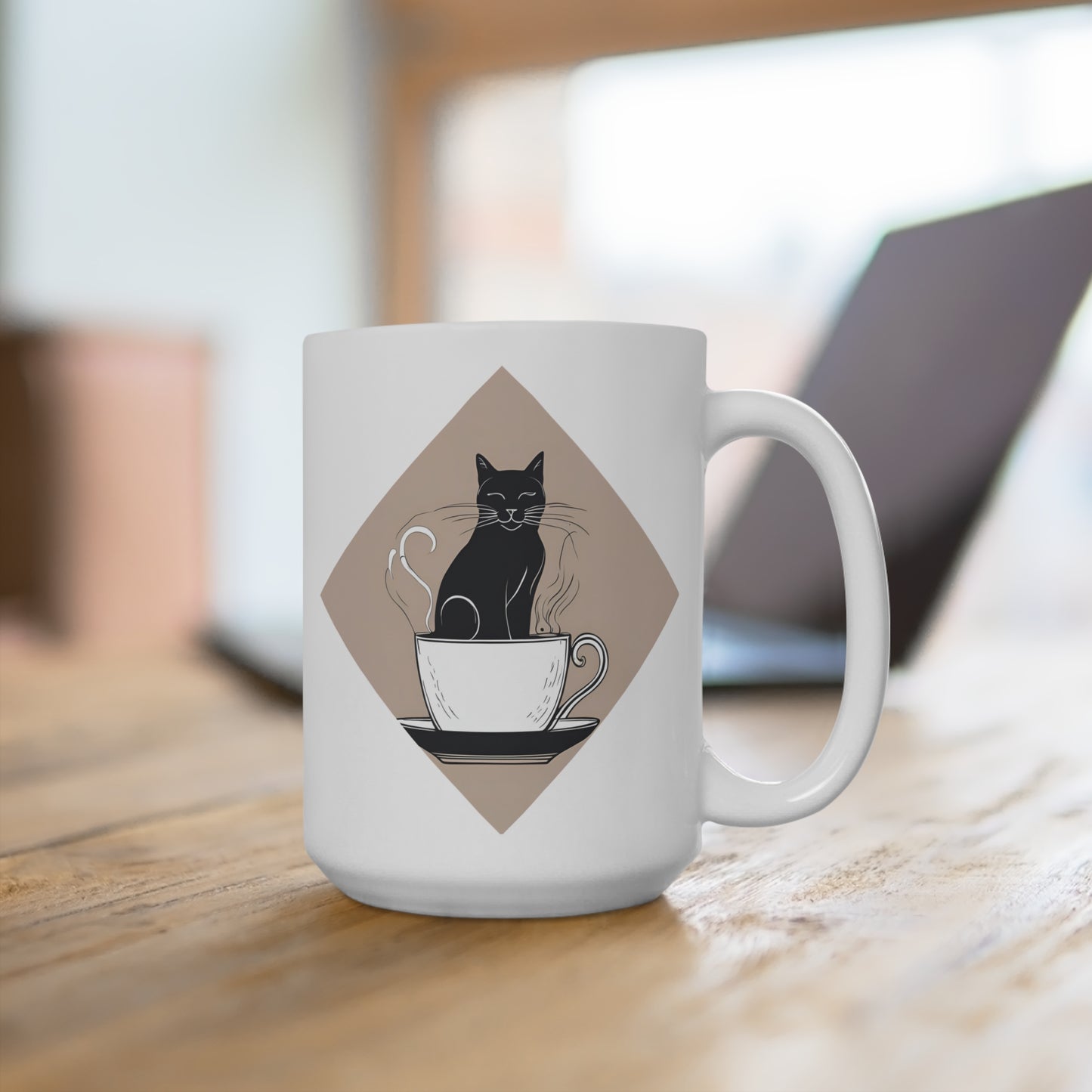 Elegante taza de café y gato negro