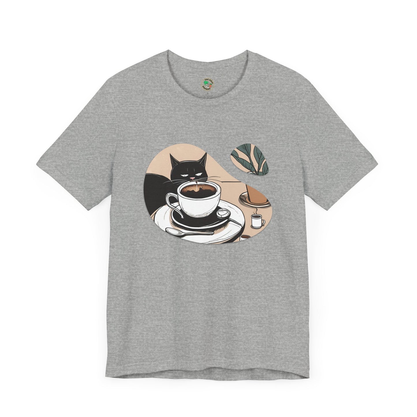 Camiseta con gato curioso y café